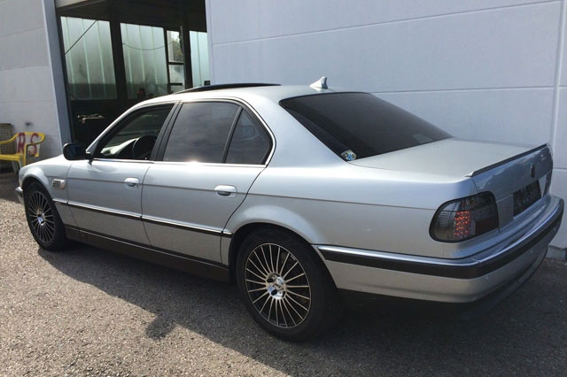 735i