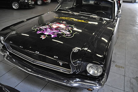 Schwarzes Ford Mustang Coupe - Kfz-Versteigerung