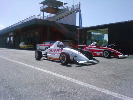 Formelwagen der GU Racing School auf Mallorca