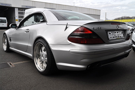 Silberner Mercedes Benz SL 55 AMG