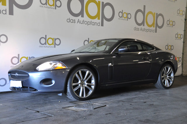 Jaguar XK silber