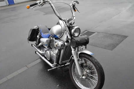 Silberne Kawasaki VNT 50 A Motorrad