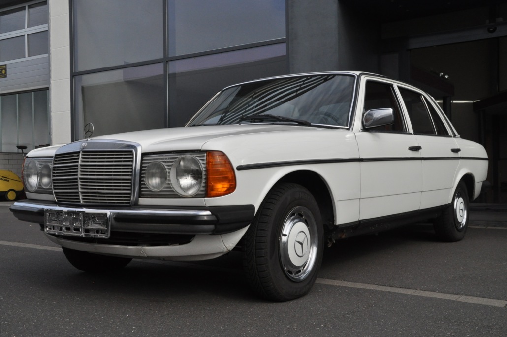 Mercedes dizel. Mercedes Benz 200d. Мерседес Бенц с 200d. Мерседес 200 кузов. Мерседес 200d старый.