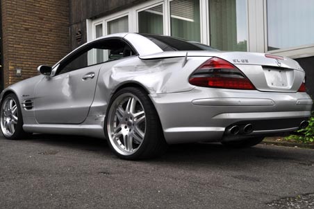Silberner Mercedes Benz SL 65 AMG