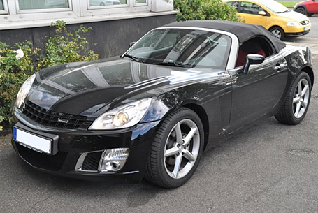 Schwarzer Opel GT in der Versteigerung