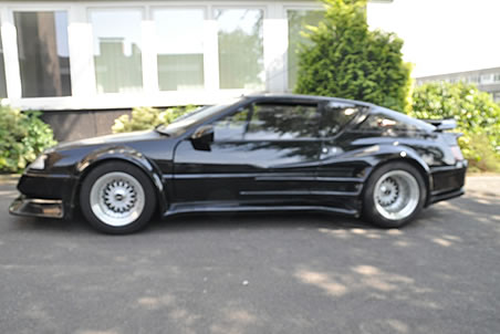 Schwarzes Renault Alpine