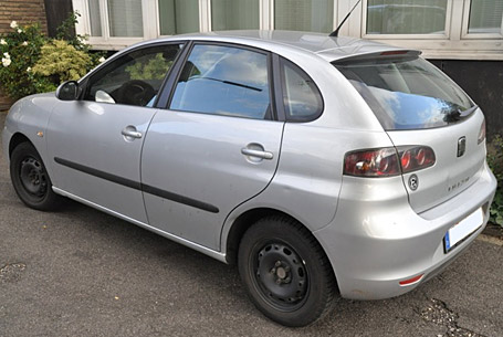 Seat Ibiza in silberblau