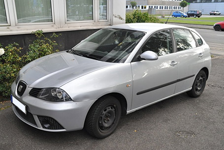 Silberblauer Seat Ibiza zur Kfz-Versteigerung