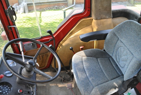 Innenraum des Traktor IHC 1255 zur Versteigerung