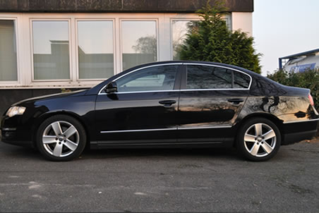 Schwarzer VW Passat TDI Sport