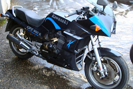 Kawasaki GPZ 900 R in der Auktion